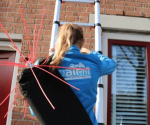 Zelf schoorsteenvegen mag dat van de verzekeraar? Ontdek regels, voorwaarden en risico’s voor verzekering en schoorsteenveiligheid.-Schoorsteenveger Medemblik