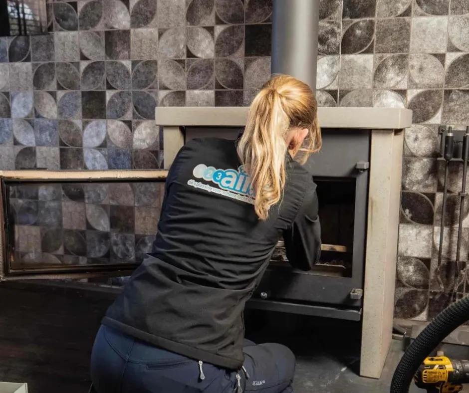 Veilig stoken-Hoe stook ik milieuvriendelijk?-zelf uw schoorsteen vegen verstandig of niet-Eisen schoorsteenvegen brandverzekering-Ventilatie reinigen Schagen-Schoorsteen ieder jaar vegen